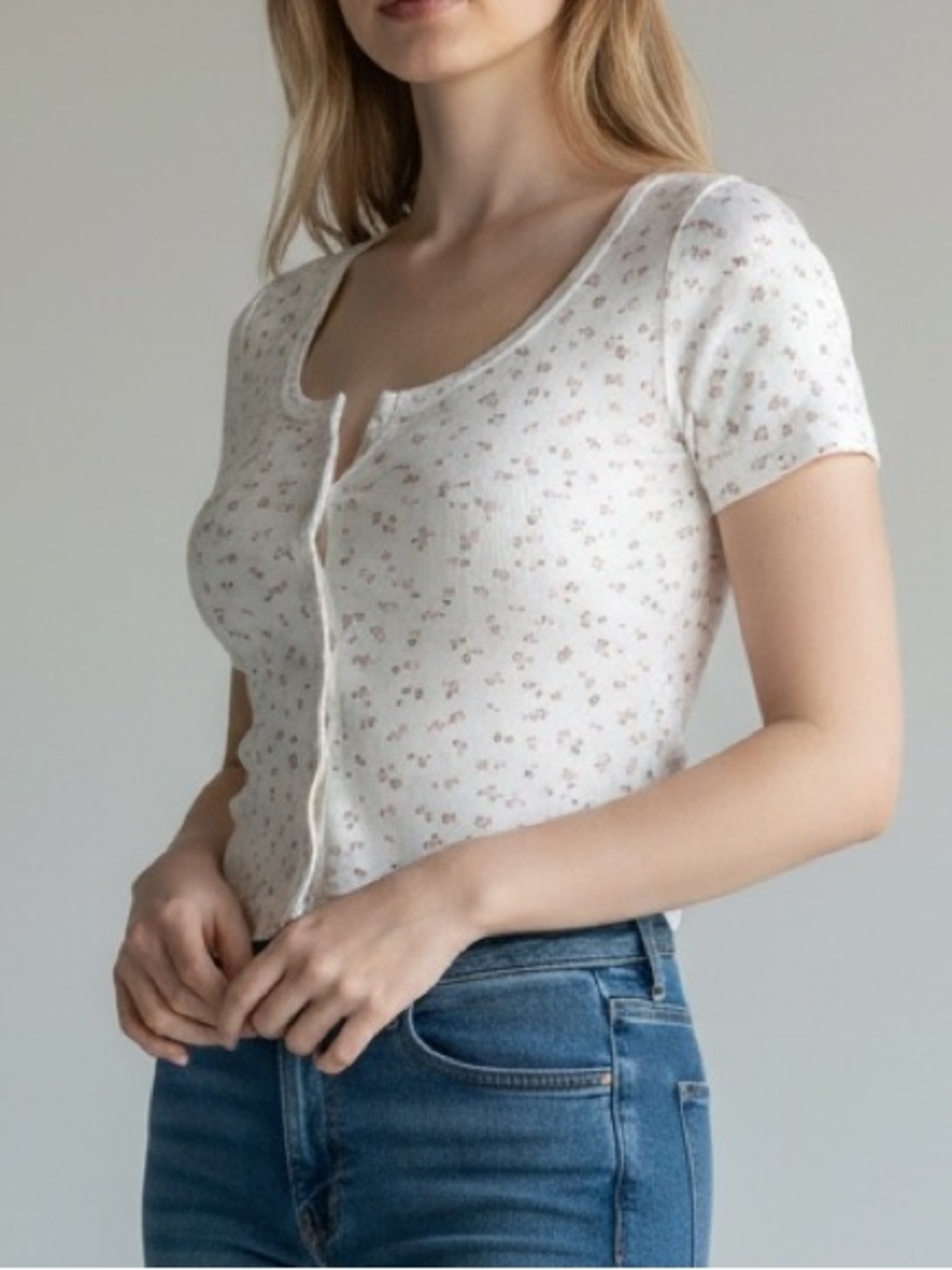Brandy Melville White Pink Floral Ribbed Henley Baby Tee Crop Top 90s button up - Picture 11 of 11